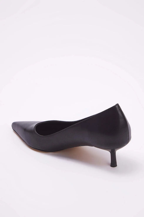 حذاء كعب قصير كلاسيكي